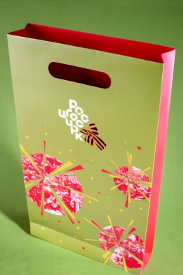 Бумажный пакет с логотипом "РосГосЦирк" с вырубными ручками