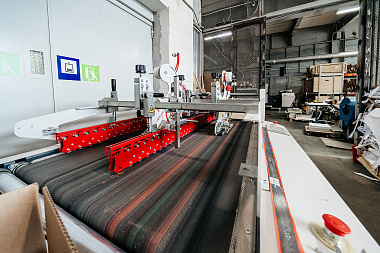 Фото 6 оборудования 'Автоматическая машина приклейки Скотча (Италия)'