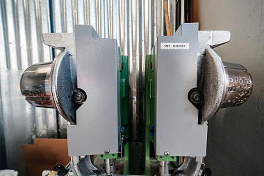 Фото 1 оборудования 'Двухголовочная полуавтоматическая машина Установки колечек Пикколо'