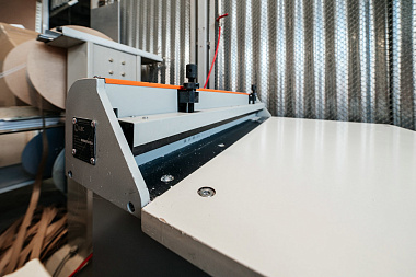 Фото 1 оборудования 'Полуавтоматическая машина для обжимки спирали ЛС-700'