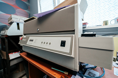 Фото 5 оборудования 'Эмбоссер Datacard 450'