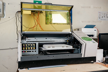 Фото 3 оборудования 'Принтер УФ ROLAND LEF-20'