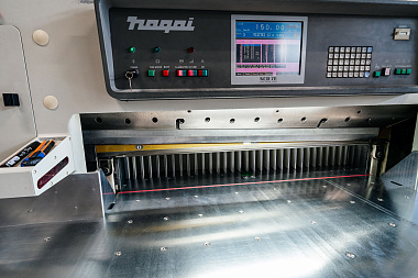 Фото 12 оборудования 'Бумагорезательная машина Nagai-116'