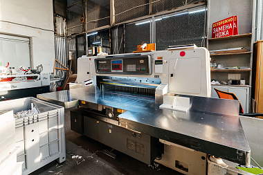 Фото 2 оборудования 'Бумагорезательная машина Nagai-116'