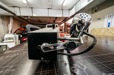 Фото 3 оборудования 'Аппарат для сварки ПВХ баннера Lc300a PVC'