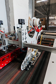 Фото 3 оборудования 'Автоматическая машина приклейки Скотча (Италия)'