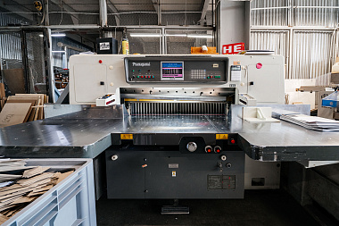 Фото 8 оборудования 'Бумагорезательная машина Nagai-116'