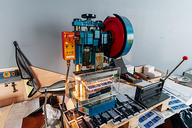 Фото 4 оборудования 'Вырубщик пластиковых карт Vektor BW200B'