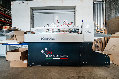 Фото 4 оборудования 'Автоматическая машина приклейки Скотча (Италия)'