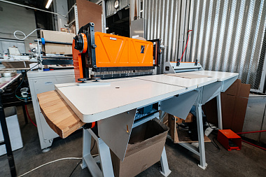 Фото 0 оборудования 'Перфоратор отверстий для календарей ЛБ-500'