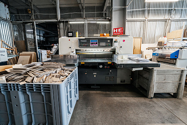 Фото 4 оборудования 'Бумагорезательная машина Nagai-116'