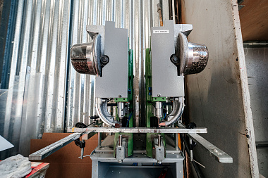 Фото 0 оборудования 'Двухголовочная полуавтоматическая машина Установки колечек Пикколо'