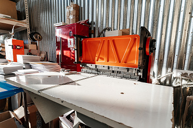 Фото 1 оборудования 'Перфоратор отверстий для календарей ЛБ-500'