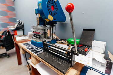 Фото 0 оборудования 'Вырубщик пластиковых карт Vektor BW200B'