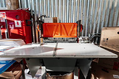 Фото 2 оборудования 'Перфоратор отверстий для календарей ЛБ-500'