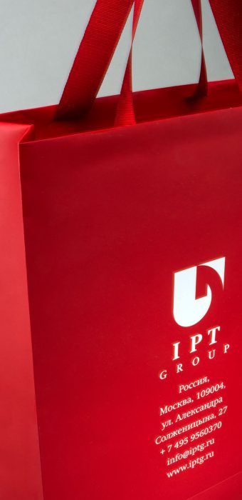 Бумажный пакет с логотипом компании "IPT Group", Москва