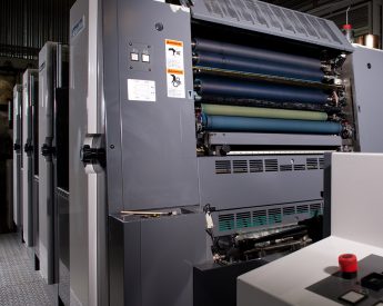 Офсетная печатная машина Shinohara-75-4 в печатном цехе типографии EGF (Еврографика)