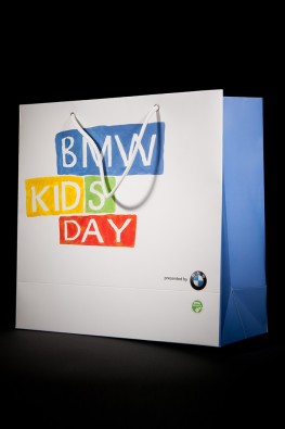 Бумажный пакет для компании "BMW" к мероприятию "Kids Day"