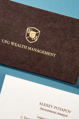 Многослойная визитка для сотрудника компании UFG Wealth Management
