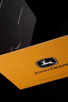 Упаковка для CD и DVD дисков для компании John Deere
